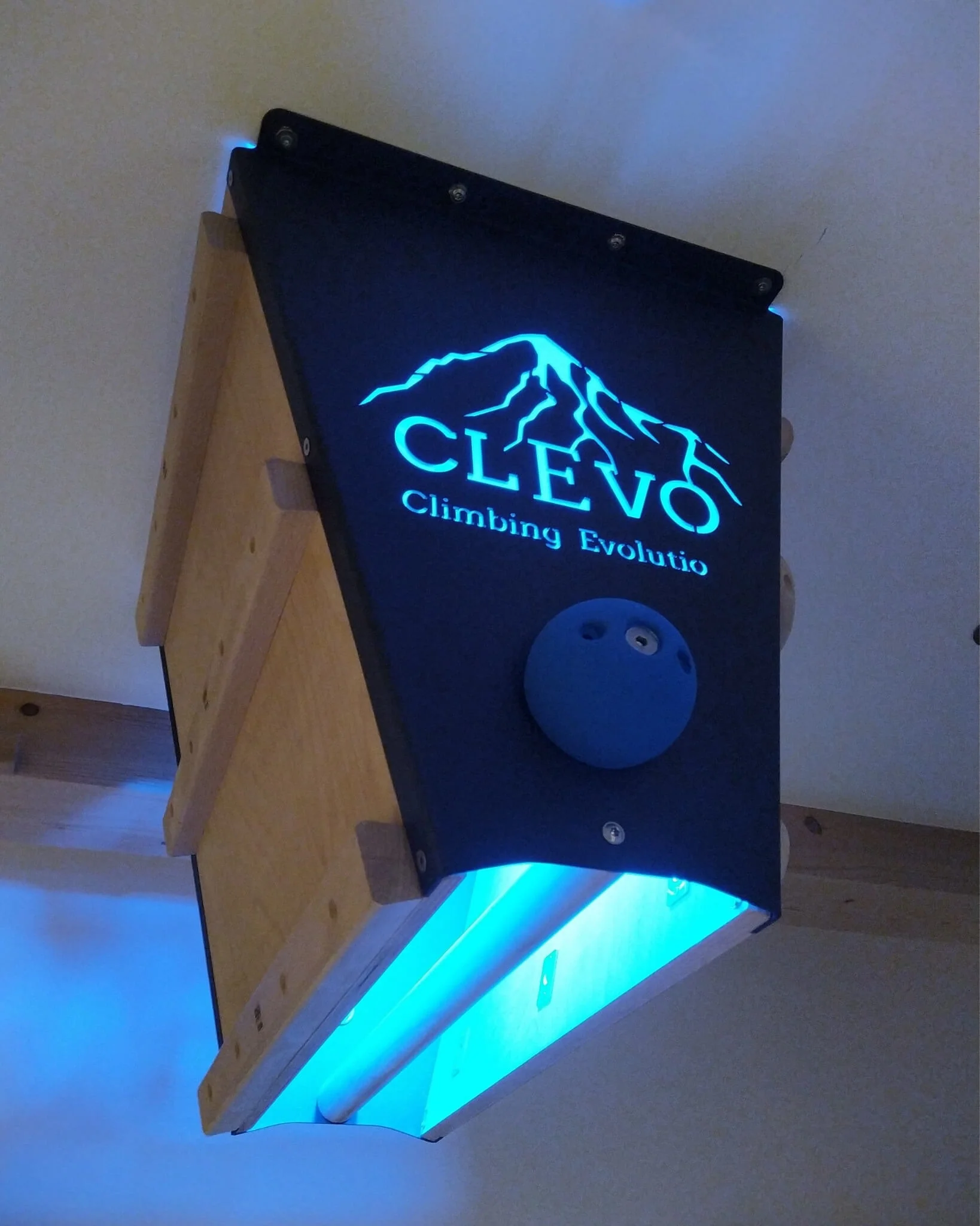 CLEVO L: Deckenbefestigung Campusboard, Klettergriffe und Klimmzugstange - Image 7